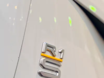 2023 ريفيان أر 1 إس