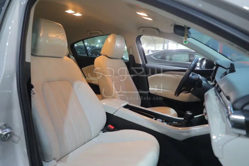 2025 مازدا مازدا 6