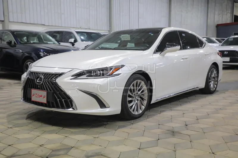 2023 لكزس إي إس 350