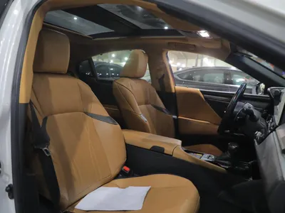 2023 لكزس إي إس 350