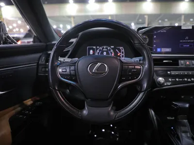 2023 لكزس إي إس 350