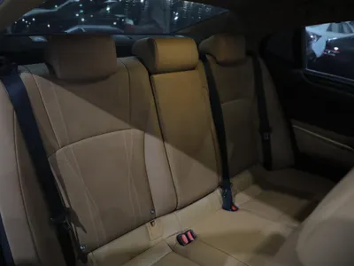 2023 لكزس إي إس 350