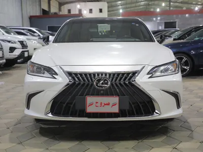 2023 لكزس إي إس 350