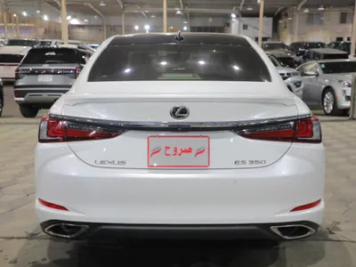 2023 لكزس إي إس 350