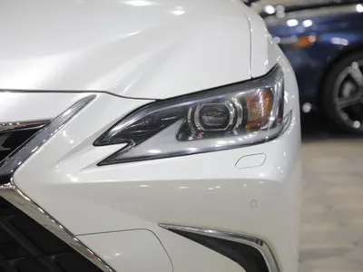 2023 لكزس إي إس 350