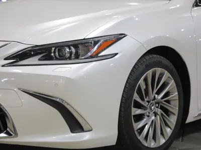 2023 لكزس إي إس 350