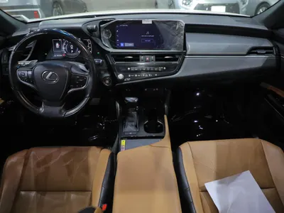 2023 لكزس إي إس 350