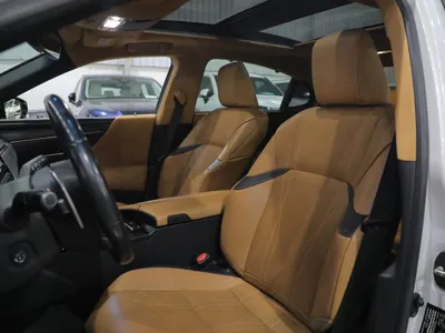 2023 لكزس إي إس 350