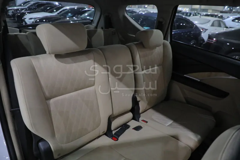 2024 متسوبيشي اكسباندر كروس