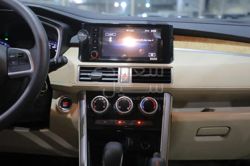 2024 متسوبيشي اكسباندر كروس