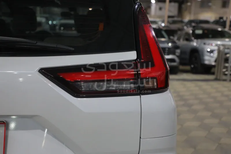 2024 متسوبيشي اكسباندر كروس