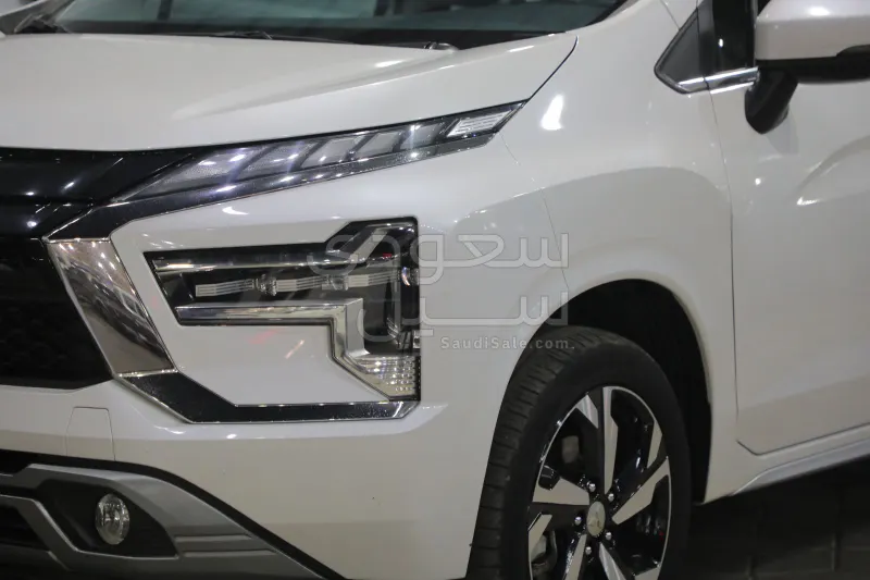 2024 متسوبيشي اكسباندر كروس