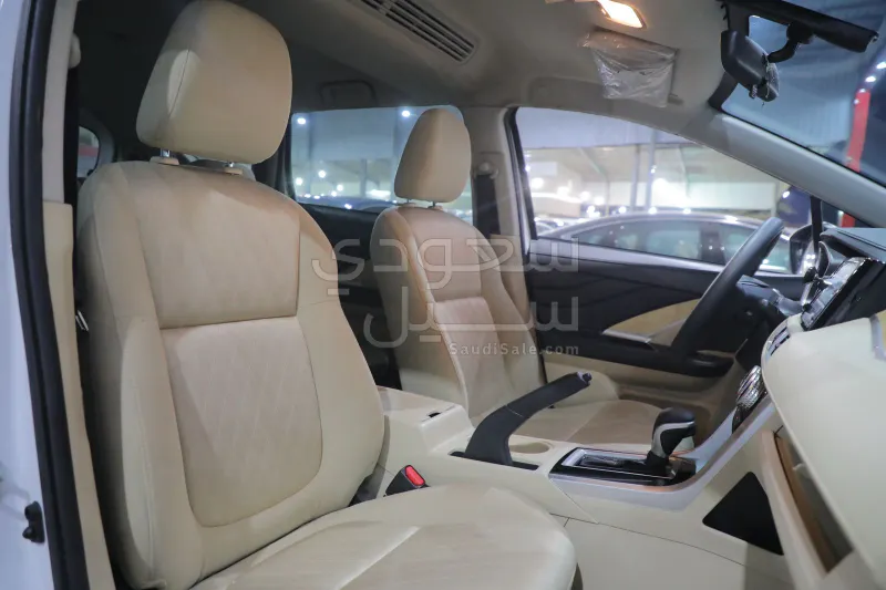 2024 متسوبيشي اكسباندر كروس