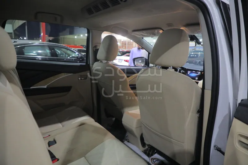 2024 متسوبيشي اكسباندر كروس