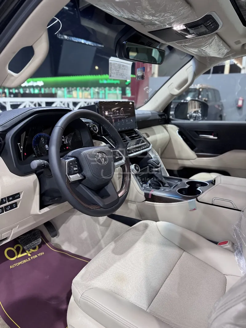 2025 تويوتا لاند كروزر جي اكس ار