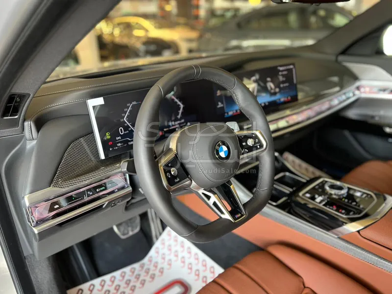 2026 بي ام دبليو الفئة السابعة 735أي