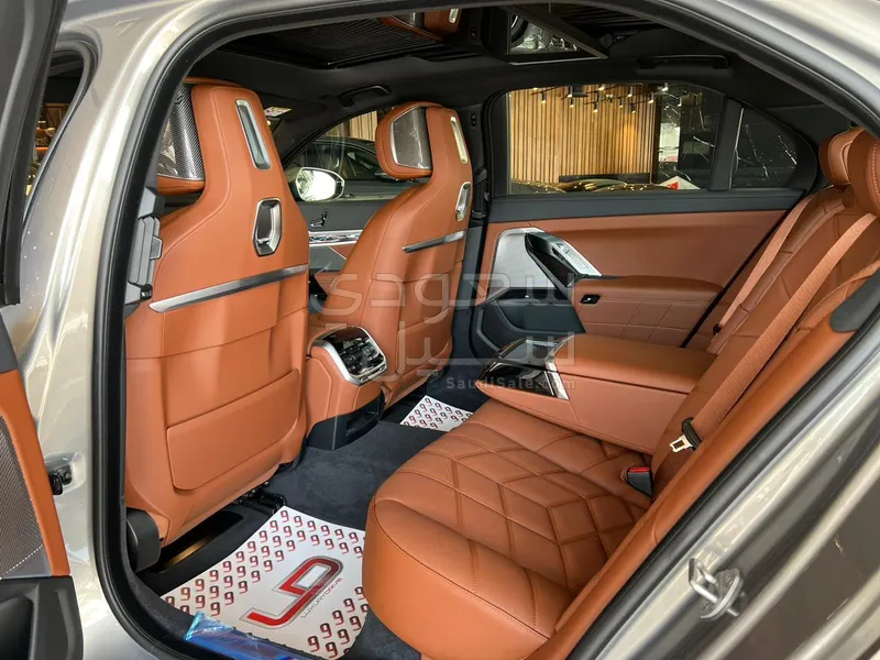 2026 بي ام دبليو الفئة السابعة 735أي