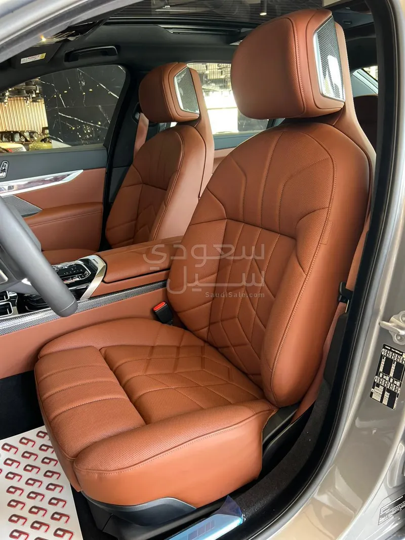 2026 بي ام دبليو الفئة السابعة 735أي