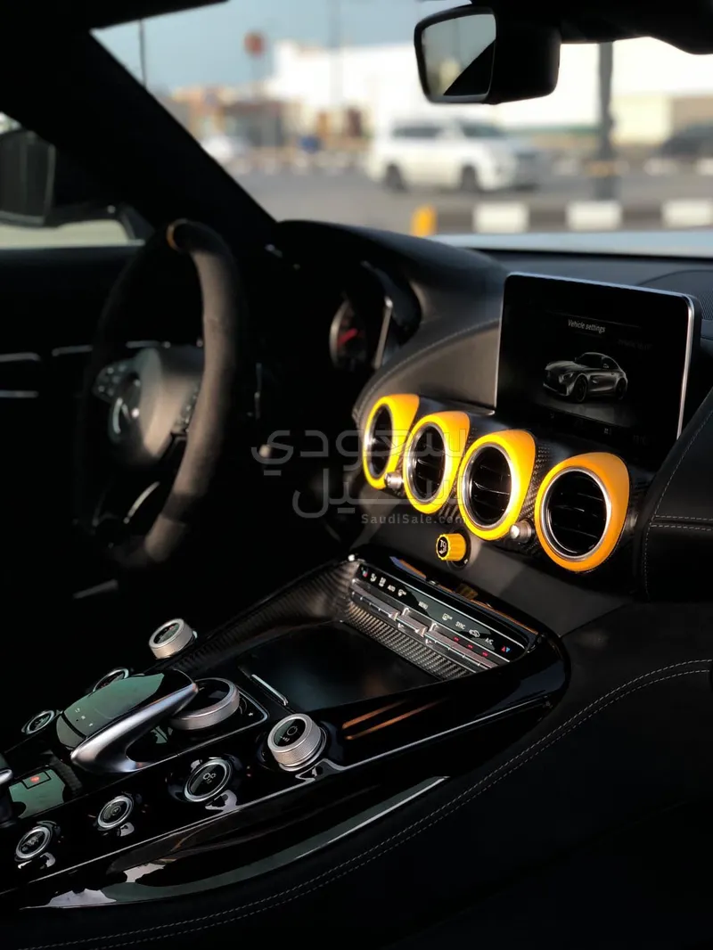 2018 مرسيدس - بنز جي تي أر أي إم جي