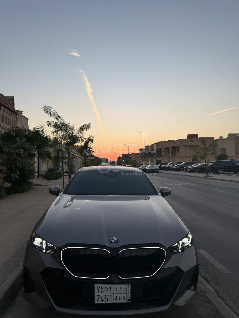 2025 بي ام دبليو الفئة الخامسة 520 أي إم كت