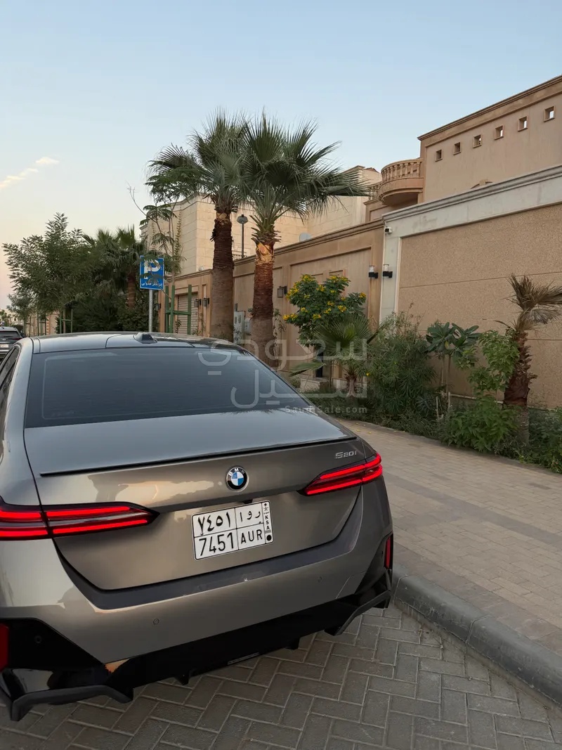 2025 بي ام دبليو الفئة الخامسة 520 أي إم كت