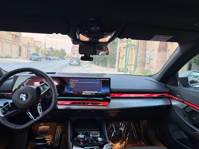 2025 بي ام دبليو الفئة الخامسة 520 أي إم كت