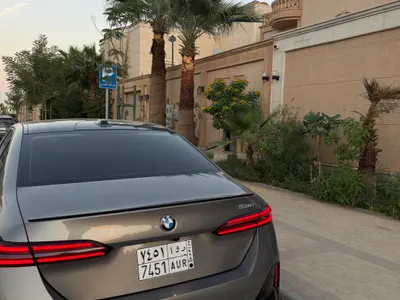 2025 بي ام دبليو الفئة الخامسة 520 أي إم كت