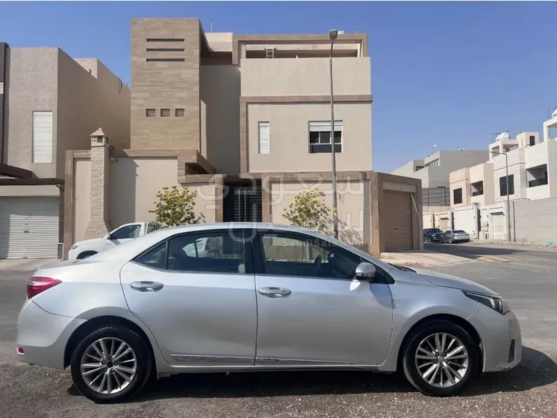 2014 تويوتا كورولا