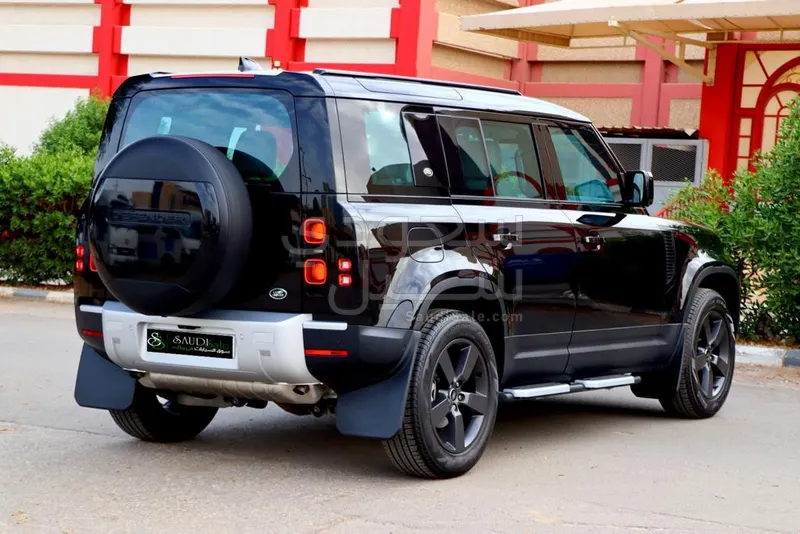 2023 لاند روفر ديفيندر 110