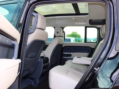 2023 لاند روفر ديفيندر 110