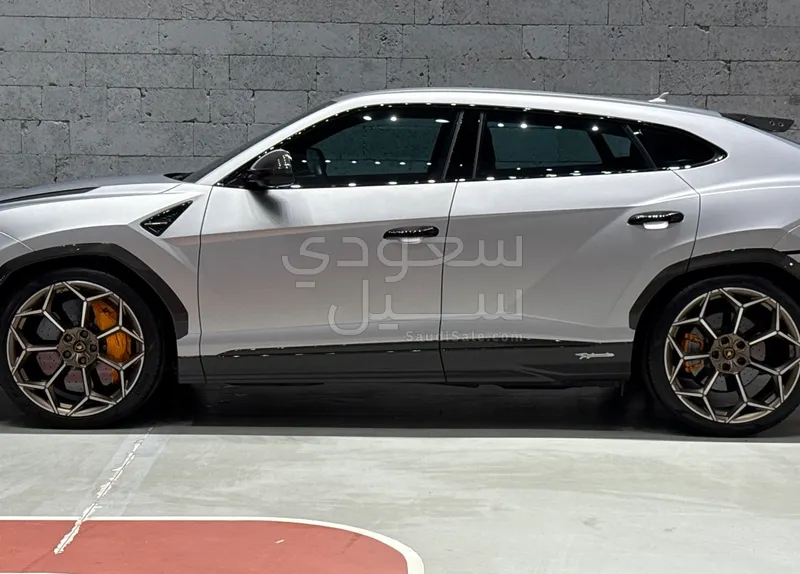 2023 لمبرجيني اوروس اس