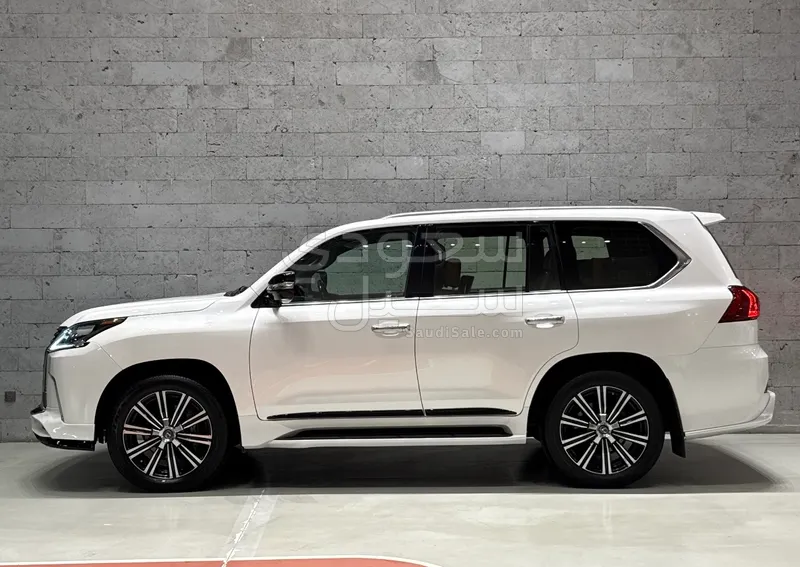 2021 لكزس إل إكس 570