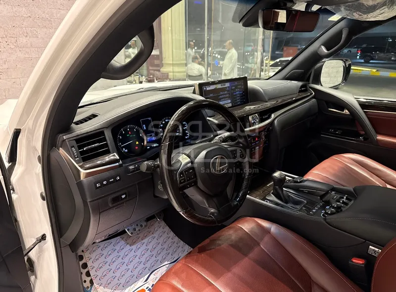 2021 لكزس إل إكس 570