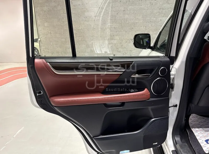 2021 لكزس إل إكس 570