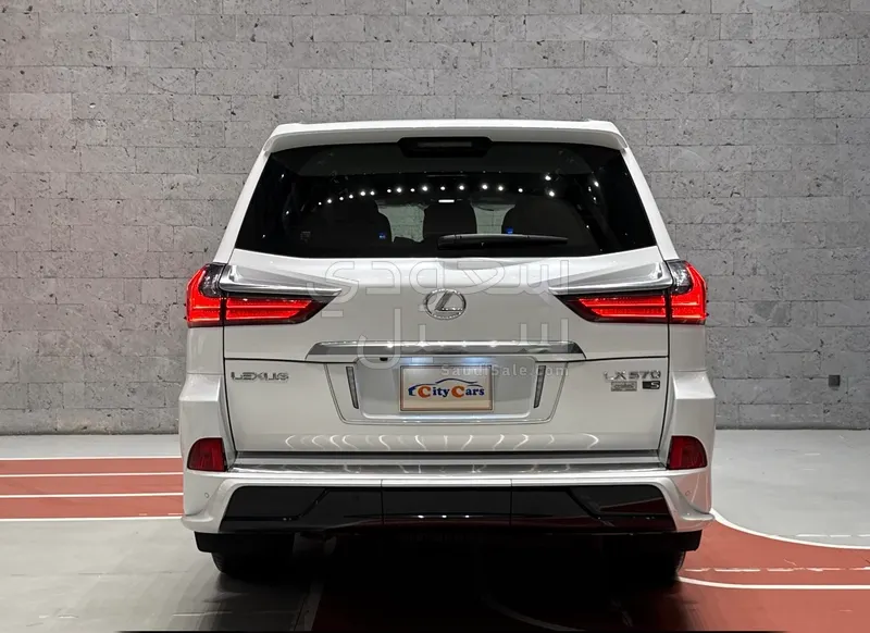 2021 لكزس إل إكس 570