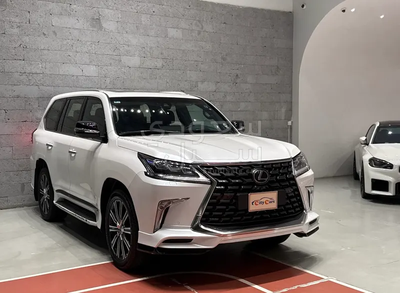 2021 لكزس إل إكس 570