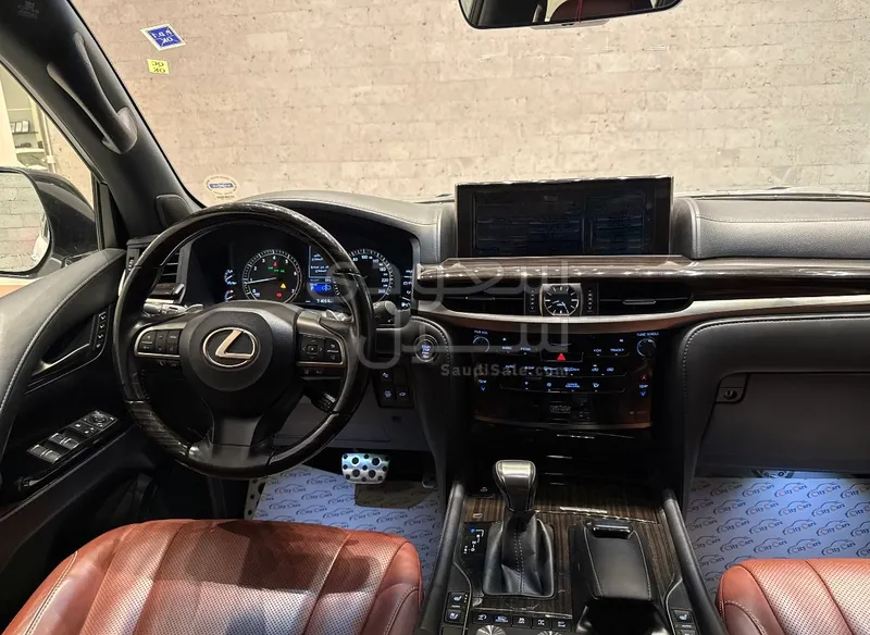 2021 لكزس إل إكس 570