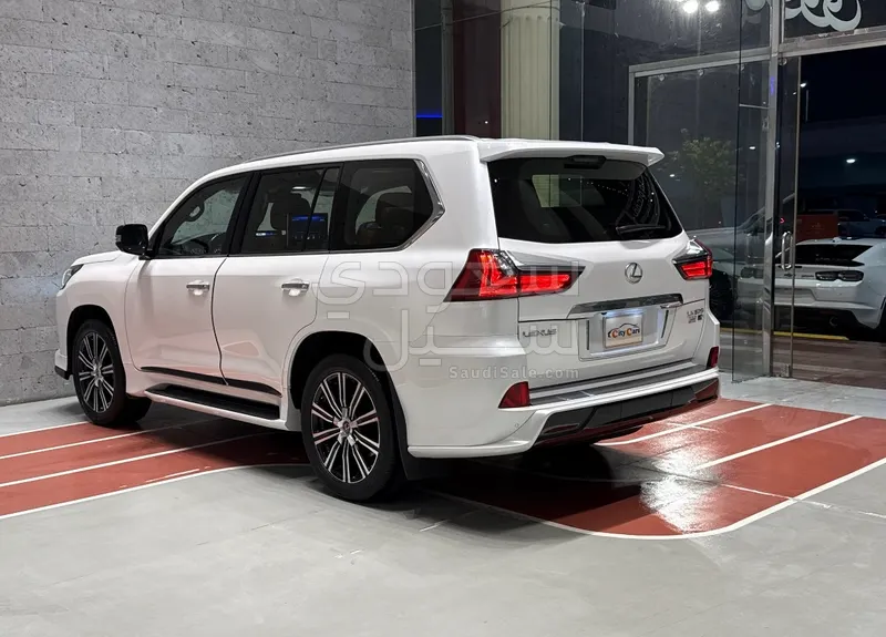2021 لكزس إل إكس 570