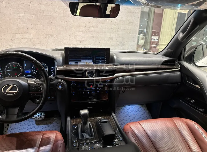 2021 لكزس إل إكس 570