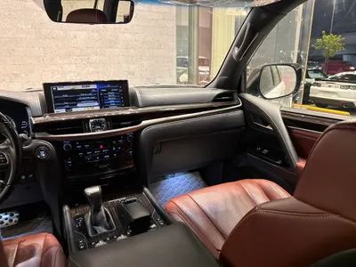 2021 لكزس إل إكس 570