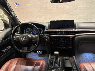 2021 لكزس إل إكس 570