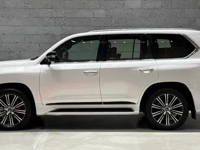 2021 لكزس إل إكس 570