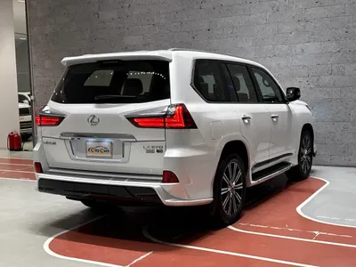 2021 لكزس إل إكس 570