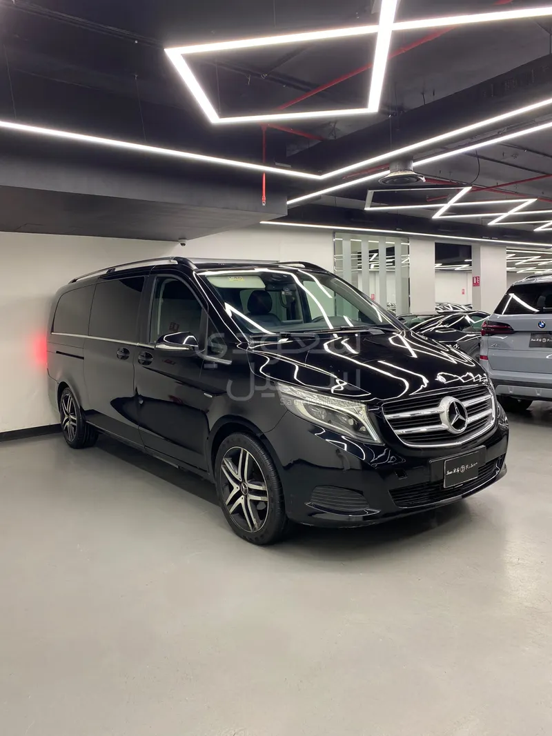 2015 مرسيدس - بنز في 220