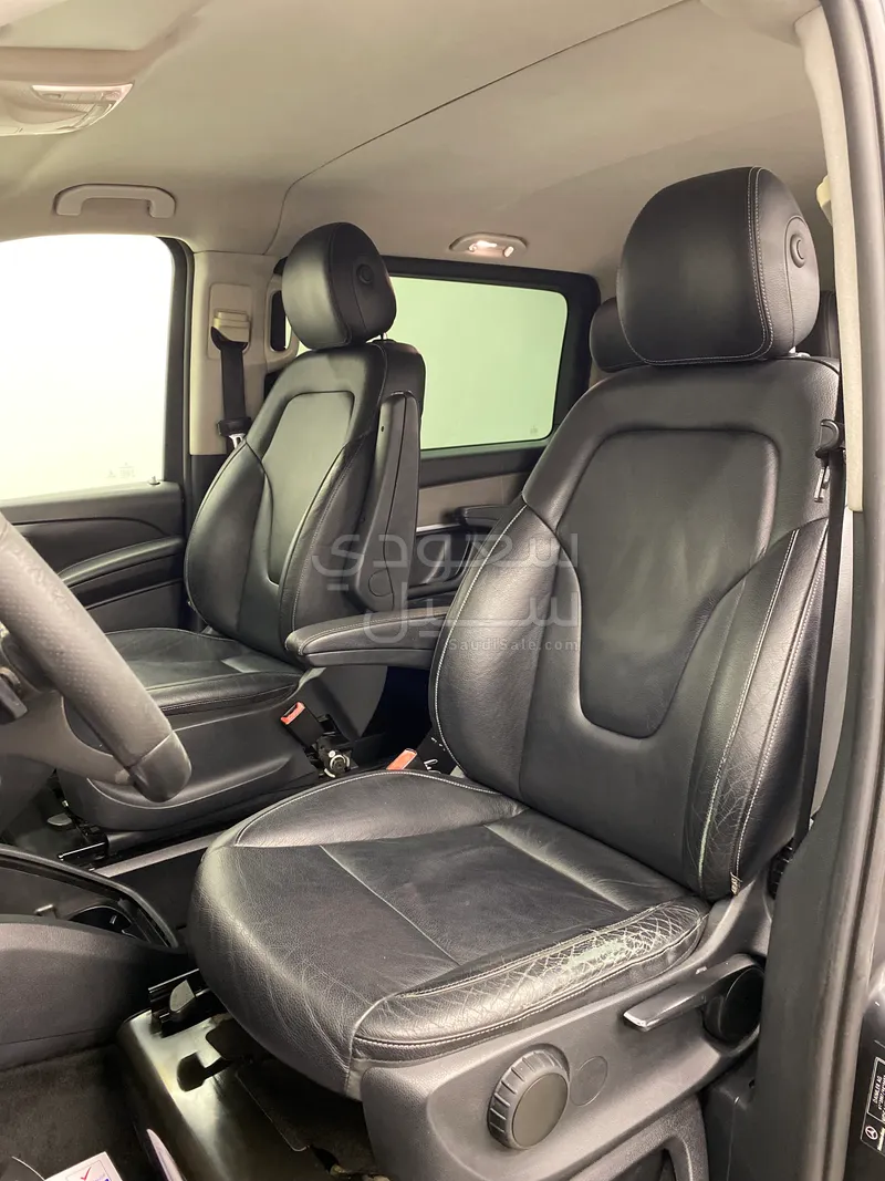 2015 مرسيدس - بنز في 220