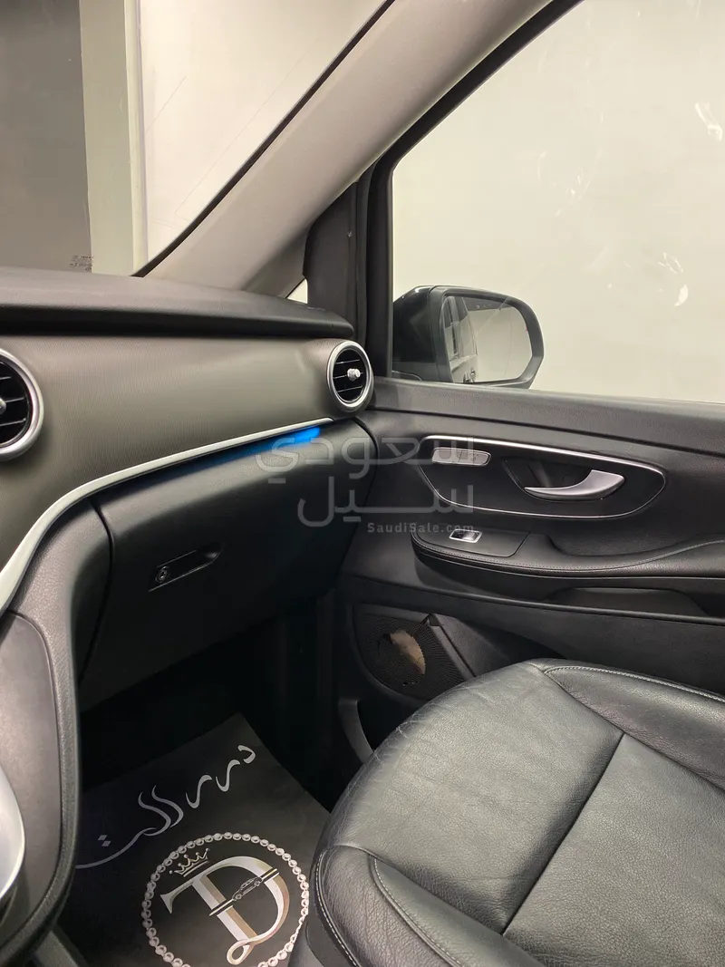 2015 مرسيدس - بنز في 220