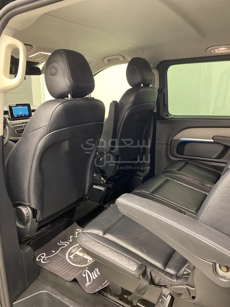 2015 مرسيدس - بنز في 220