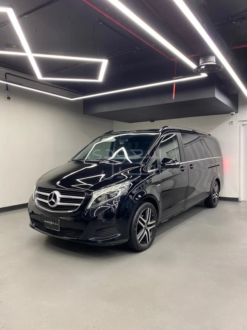 2015 مرسيدس - بنز في 220