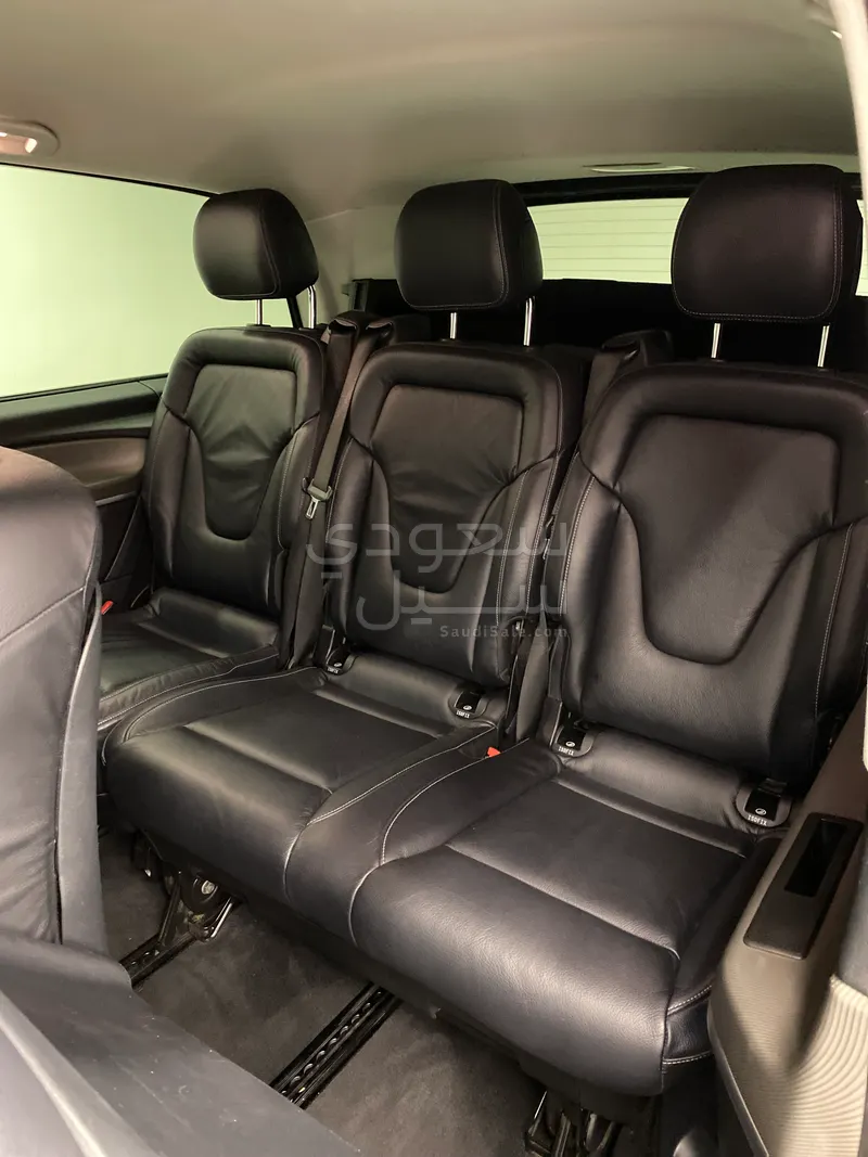 2015 مرسيدس - بنز في 220