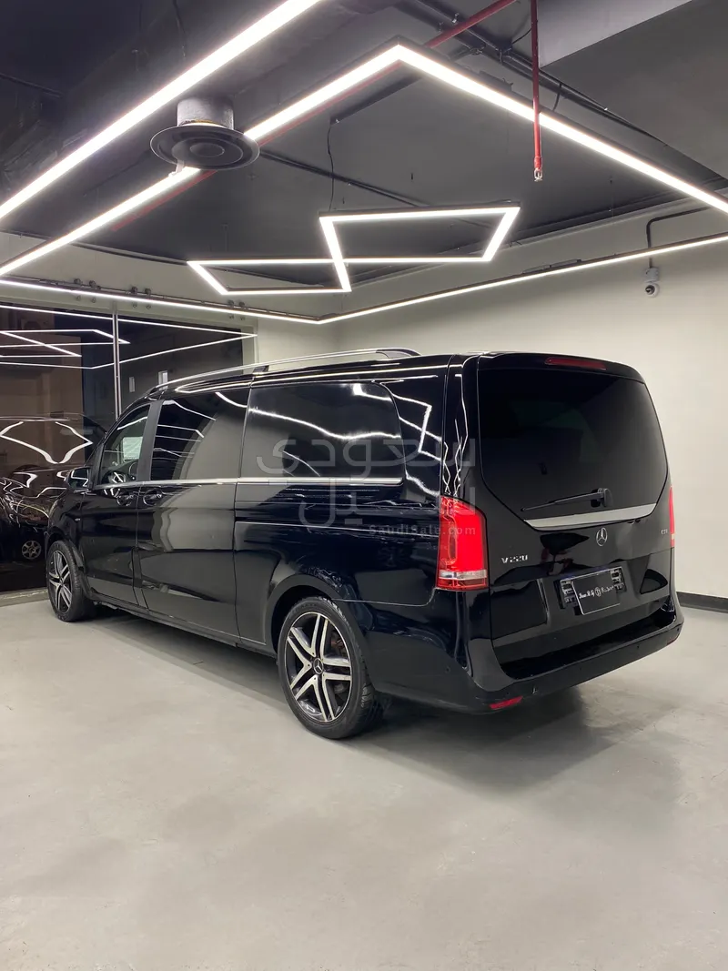 2015 مرسيدس - بنز في 220